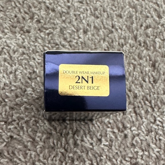 Estée Lauder Double Wear Foundation - Picture 2 of 6